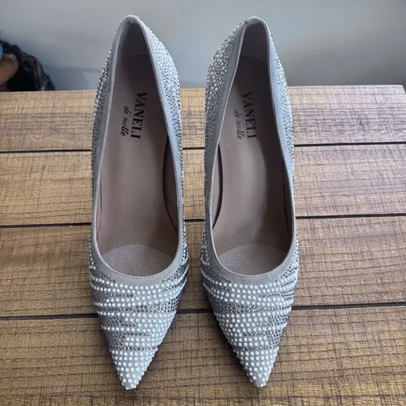 VANELI di Notte Suede Gray Embellished Pumps Shoes Size 8W