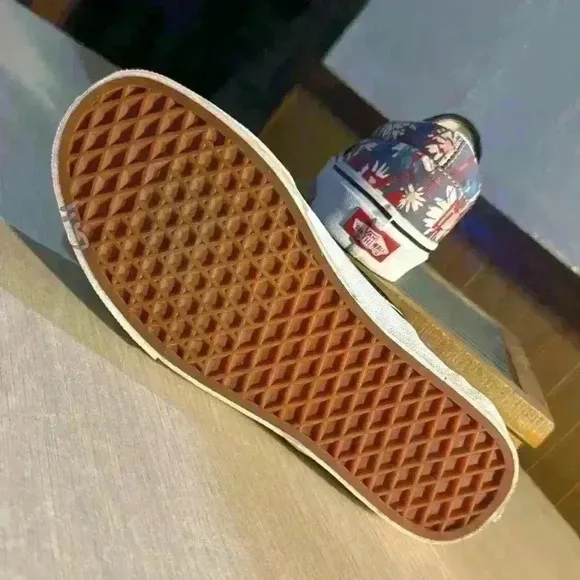 Vans Classics Slip-Ons Floral “Graffiti”
