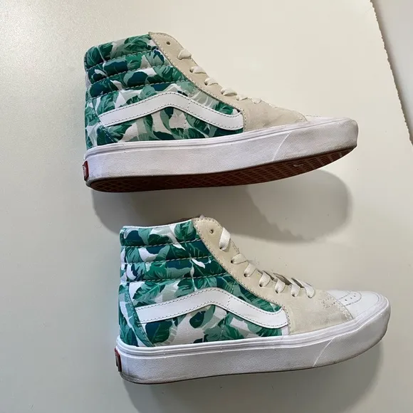 Vans Customs Skate Hi-Tops size women’s 8 Greens and White Leather