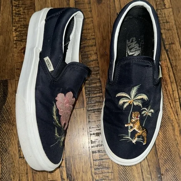 Vans Embroidered Tiger and Floral  Slip-On  Black Nylon Shoes Sneakers Sz 8