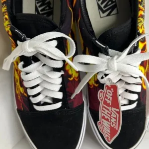 Vans Old Skool Samurai Rising Men's 9 shoes (Black/Red/Flames) sneakers NWT