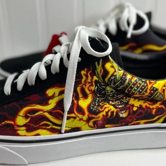 Vans Old Skool Samurai Rising Men's 9 shoes (Black/Red/Flames) sneakers NWT