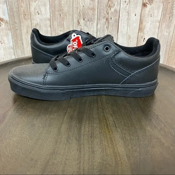 Vans Seldon Sneakers Size 6 Women