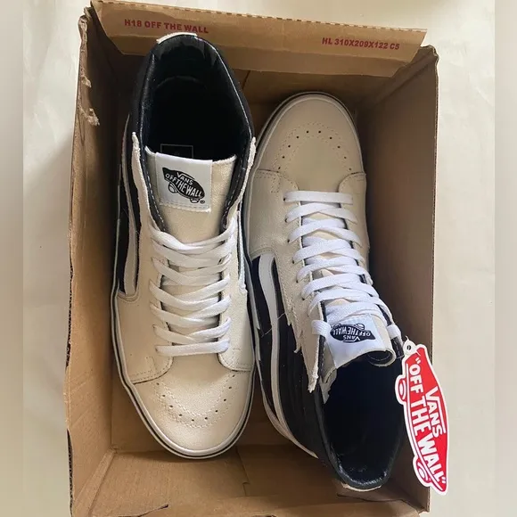 Vans Women Sk8-Hi Bolt Antique White and Black Skate Shoes Size 7.5 US