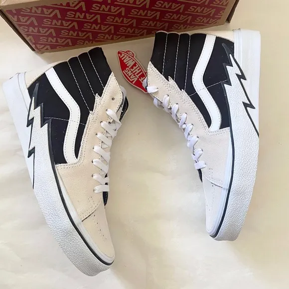 Vans Women Sk8-Hi Bolt Antique White and Black Skate Shoes Size 7.5 US