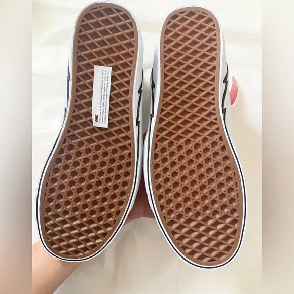 Vans Women Sk8-Hi Bolt Antique White and Black Skate Shoes Size 7.5 US