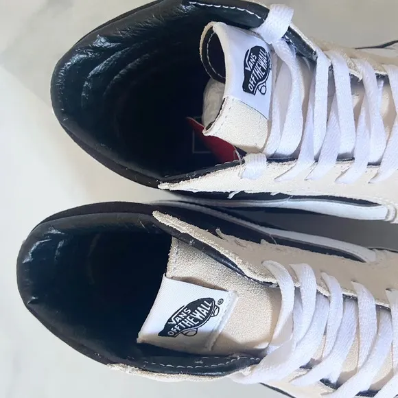 Vans Women Sk8-Hi Bolt Antique White and Black Skate Shoes Size 7.5 US