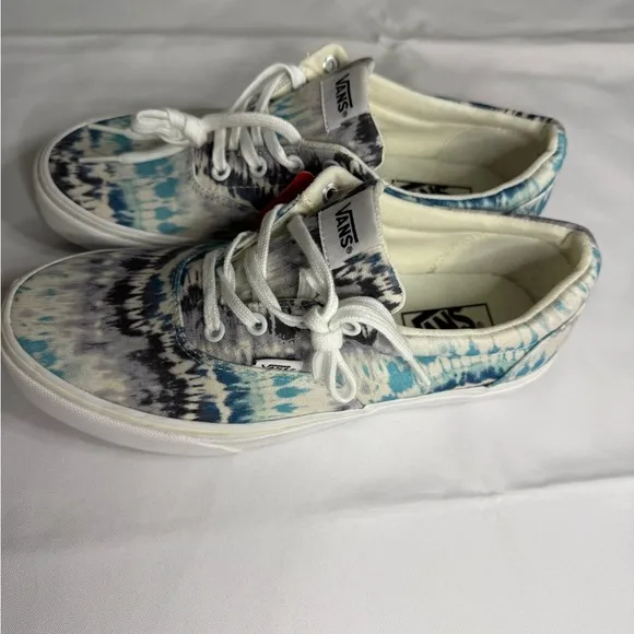 Vans Women's Blue and Black Patterned Shoes
