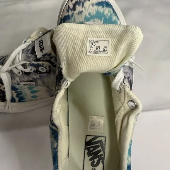 Vans Women's Blue and Black Patterned Shoes