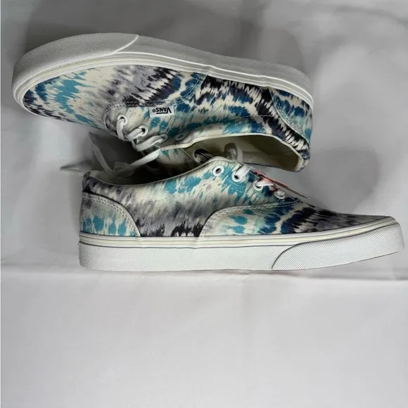 Vans Women's Blue and Black Patterned Shoes