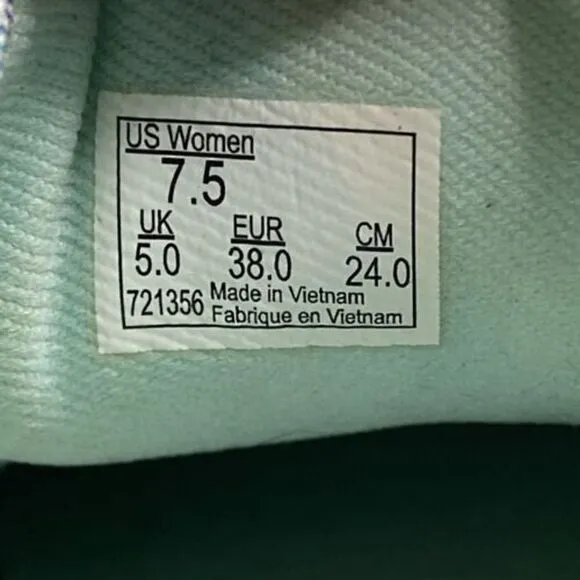 Vans Off The Wall Women’s Size 7.5 Light Blue Low Top Canvas Shoes 721356