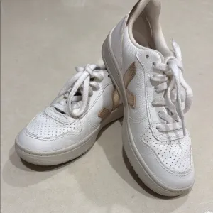 Veja Kids White and Gold Sneakers size 4 (youth)