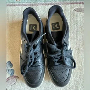 Veja Women's Black Campo Leather Sneakers Shoes