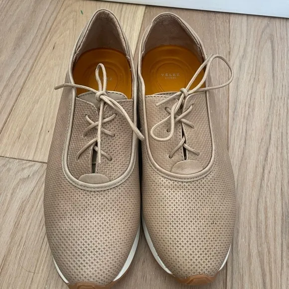 Velez size 6 Genuine Colombian Leather Lace Up minimalist Casual Sneakers EUC