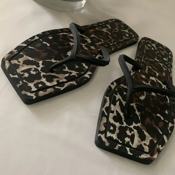 VERONICA BEARD Analee Leopard Print Sandals - NWOT