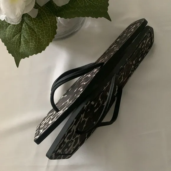 VERONICA BEARD Analee Leopard Print Sandals - NWOT