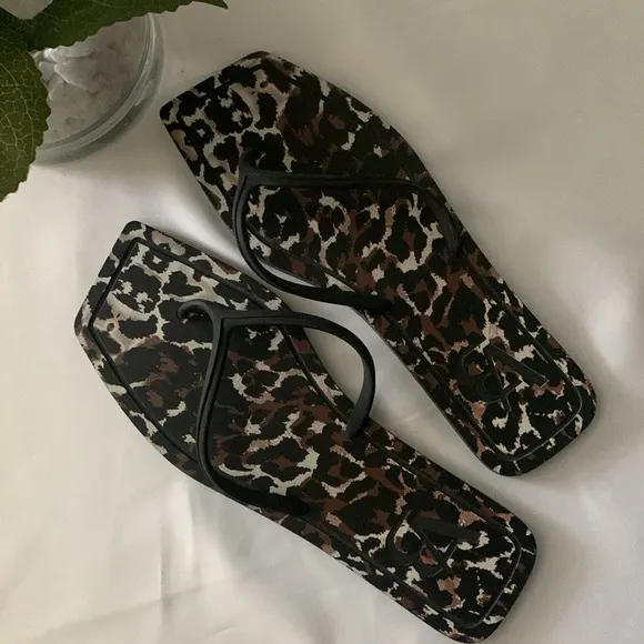 VERONICA BEARD Analee Leopard Print Sandals - NWOT