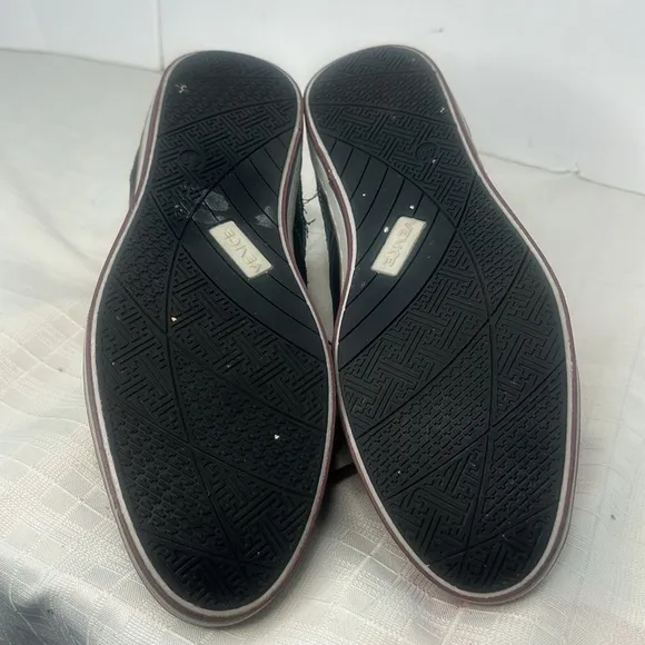 Vince Mens Chukka  boots in black and red