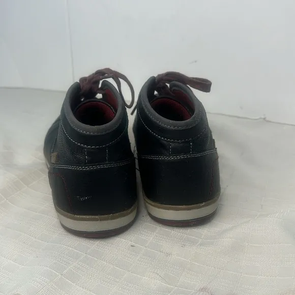 Vince Mens Chukka  boots in black and red