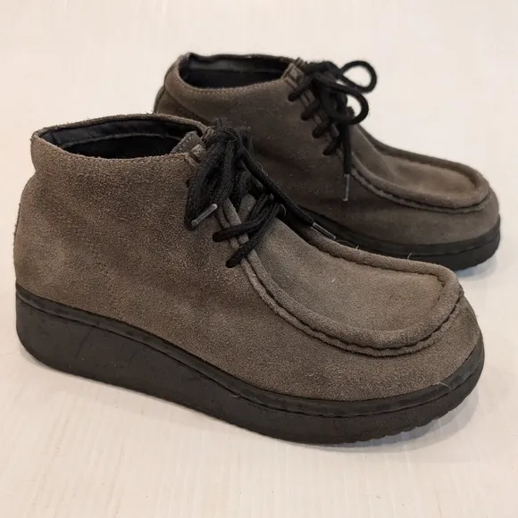 Vintage 90s Y2K CANDIES Wallabee gray suede chunky platform chukka booties