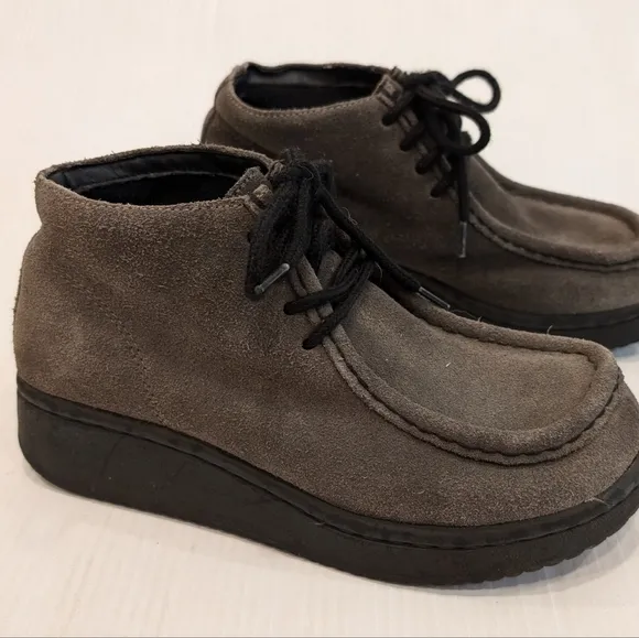 Vintage 90s Y2K CANDIES Wallabee gray suede chunky platform chukka booties
