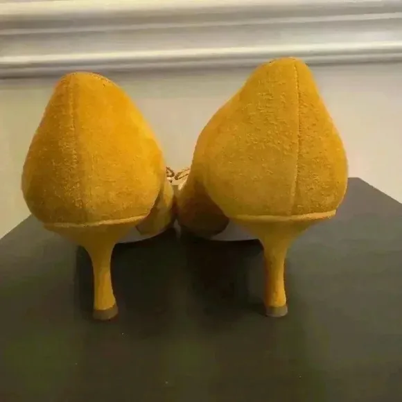 Vintage Jimmy choo London Gold/ Yellow Suede Pump Size‎ 35/ US 5