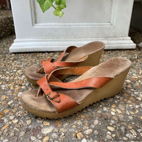 Vintage 1980’s USA made gum sole wedge thongs size 6 7