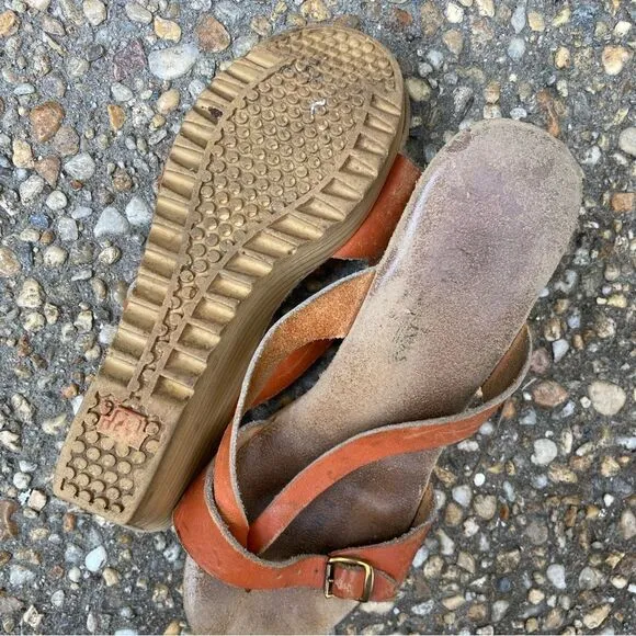 Vintage 1980’s USA made gum sole wedge thongs size 6 7
