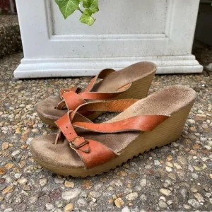 Vintage 1980’s USA made gum sole wedge thongs size 6 7