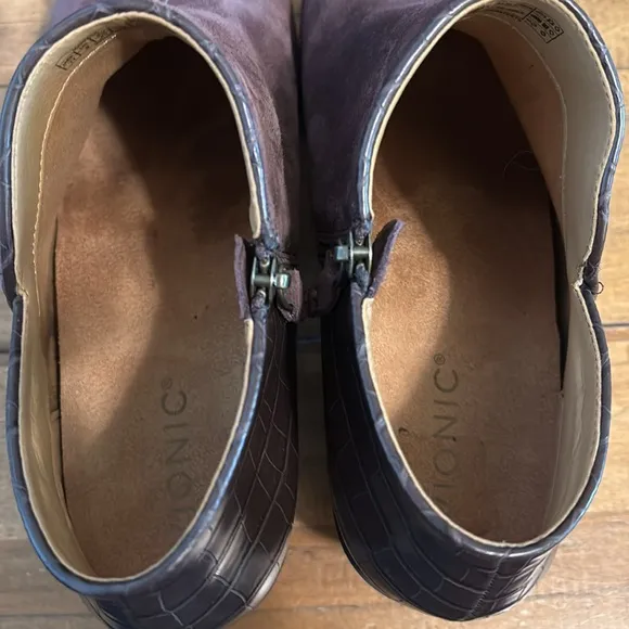 Vionic Women's Ankle Boots in Dark Purple Suede