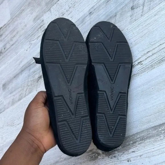 VIONIC Women’s Shoes Size 7.5 Black Suede Slip-ons Removable Fur Lined Bow Tie‎