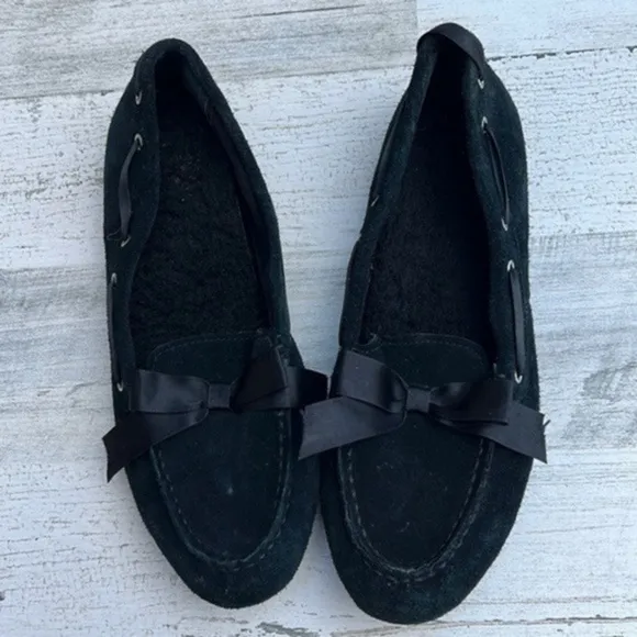 VIONIC Women’s Shoes Size 7.5 Black Suede Slip-ons Removable Fur Lined Bow Tie‎