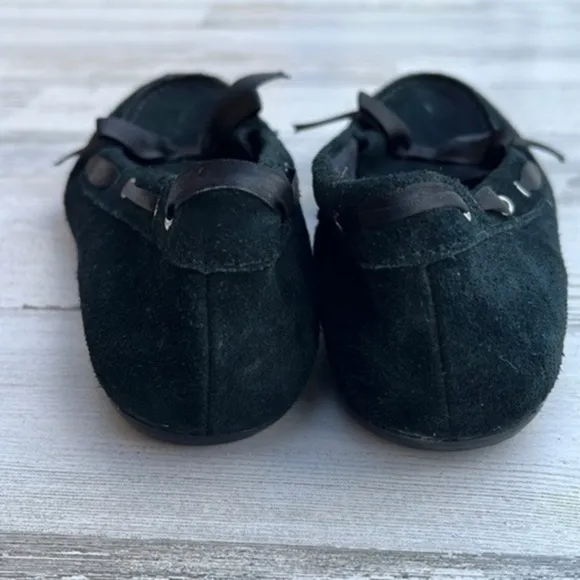 VIONIC Women’s Shoes Size 7.5 Black Suede Slip-ons Removable Fur Lined Bow Tie‎