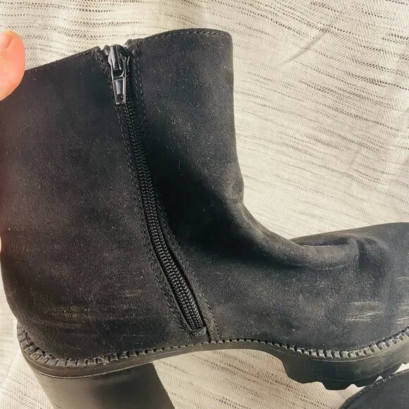 Wild Pair Margo Black Faux Suede Lug Sole Chunky Heeled Ankle Boots 10 Goth Punk