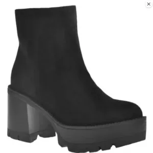 Wild Pair Margo Black Faux Suede Lug Sole Chunky Heeled Ankle Boots 10 Goth Punk