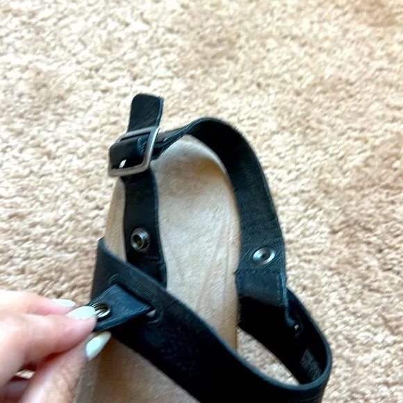 Woman’s Ugg black leather convertible sandals