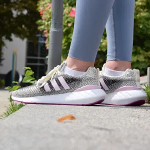 WOMEN'S adidas Swift Run 22 Clear Pink/Cream White/Vivid Pink GV7979