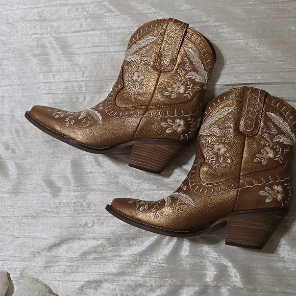 Women's Embroidered Dingo Primrose Western Boots - Bronze. EXCELLENT CONDITION.
