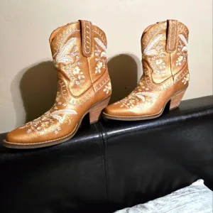 Women's Embroidered Dingo Primrose Western Boots - Bronze. EXCELLENT CONDITION.