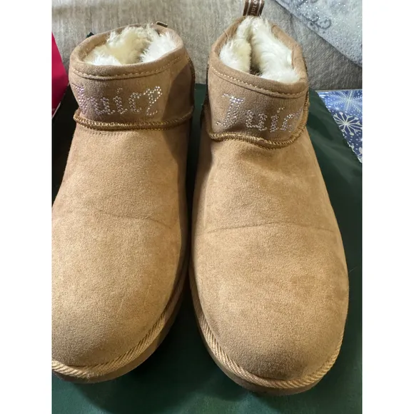 Women's Juicy Couture Boots with pink tote. Size 8-8.5