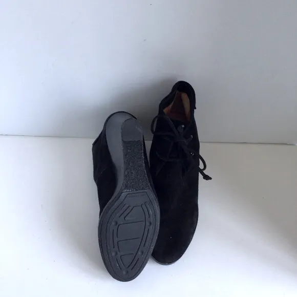 Womens Via Spiga Mirren Wedge Lace-Up Ankle Boots, Black Suede. Size 9