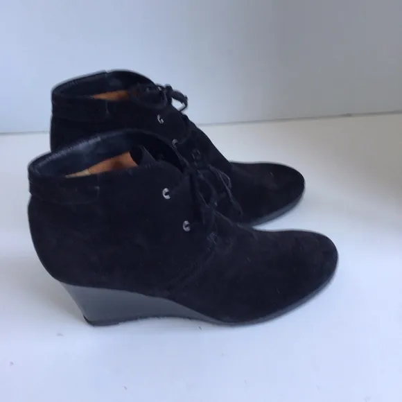 Womens Via Spiga Mirren Wedge Lace-Up Ankle Boots, Black Suede. Size 9