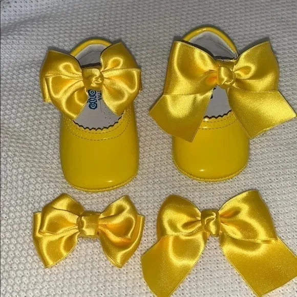 Yellow LEATHER pram baby shoes