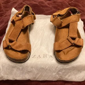 Zara boys suede sandal. Size 31            NWOT