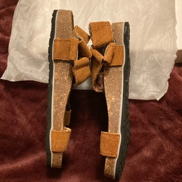 Zara boys suede sandal. Size 31            NWOT