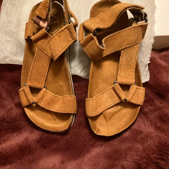 Zara boys suede sandal. Size 31            NWOT