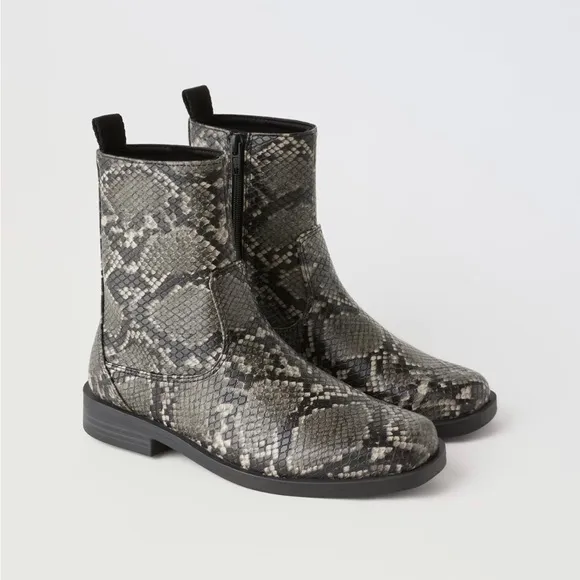 Zara kids ANIMAL PRINT ANKLE BOOTS bloggeres favorite