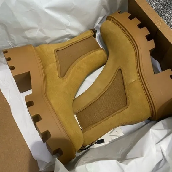 Zara NEW split suede track sole ankle boots